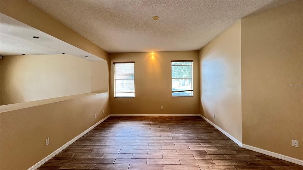 Activo con contrato: $2,000 (3 camas, 2 baños, 1929 Pies cuadrados)