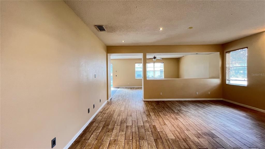 Activo con contrato: $2,000 (3 camas, 2 baños, 1929 Pies cuadrados)