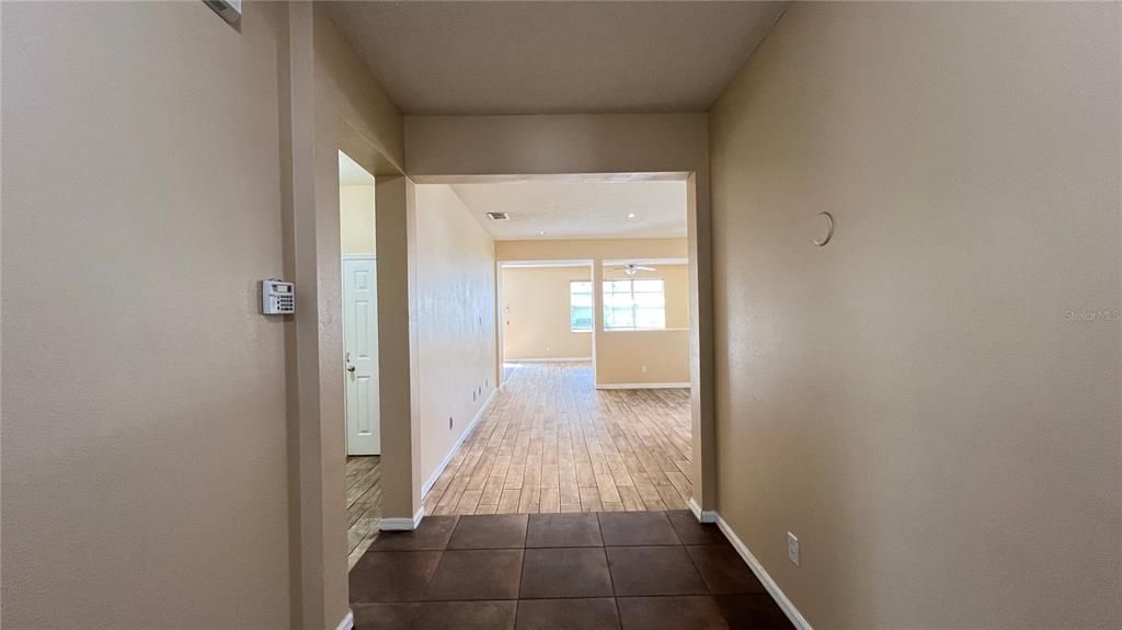 Activo con contrato: $2,000 (3 camas, 2 baños, 1929 Pies cuadrados)