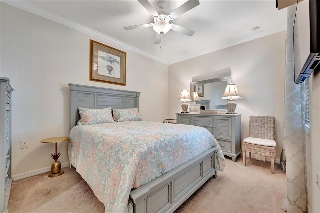 For Sale: $399,999 (2 beds, 2 baths, 1232 Square Feet)