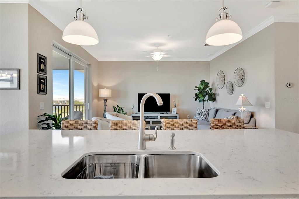 For Sale: $399,999 (2 beds, 2 baths, 1232 Square Feet)