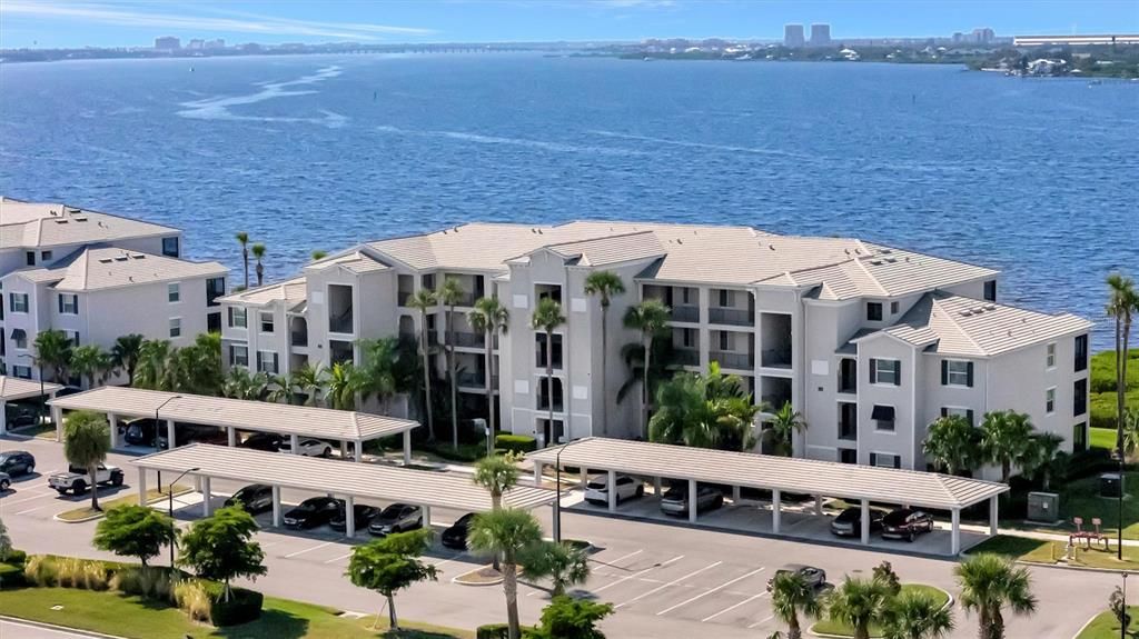 For Sale: $399,999 (2 beds, 2 baths, 1232 Square Feet)