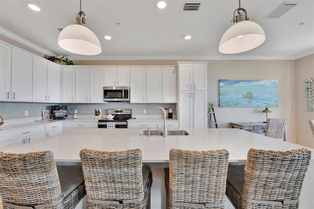 For Sale: $399,999 (2 beds, 2 baths, 1232 Square Feet)