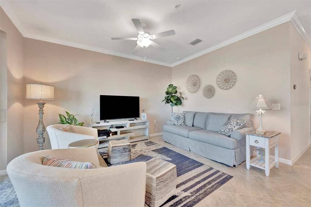 For Sale: $399,999 (2 beds, 2 baths, 1232 Square Feet)