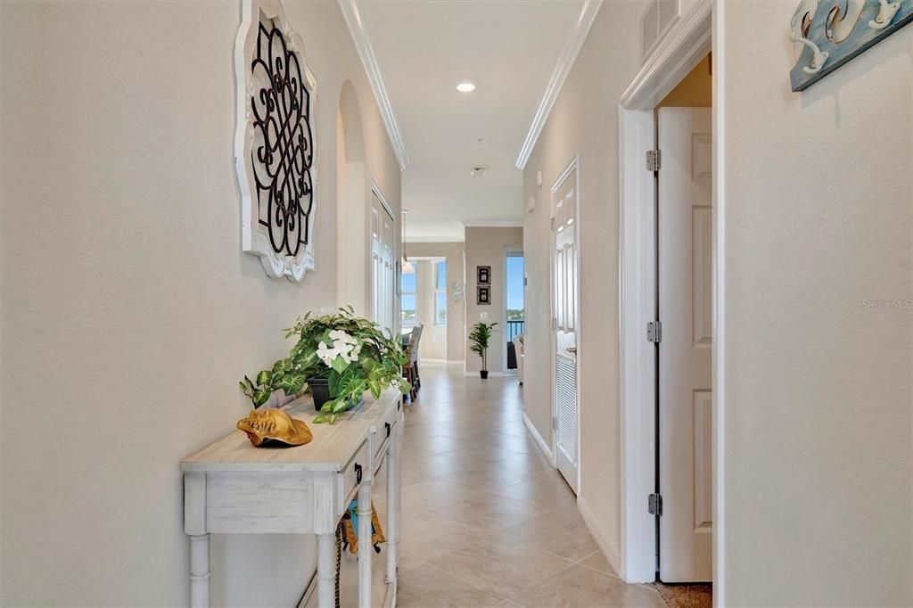 For Sale: $399,999 (2 beds, 2 baths, 1232 Square Feet)