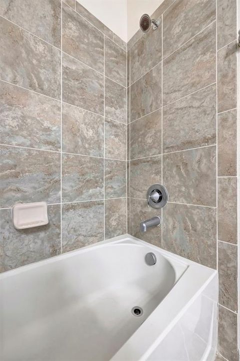 For Sale: $399,999 (2 beds, 2 baths, 1232 Square Feet)