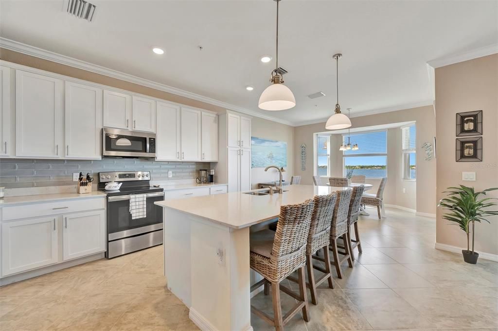 For Sale: $399,999 (2 beds, 2 baths, 1232 Square Feet)