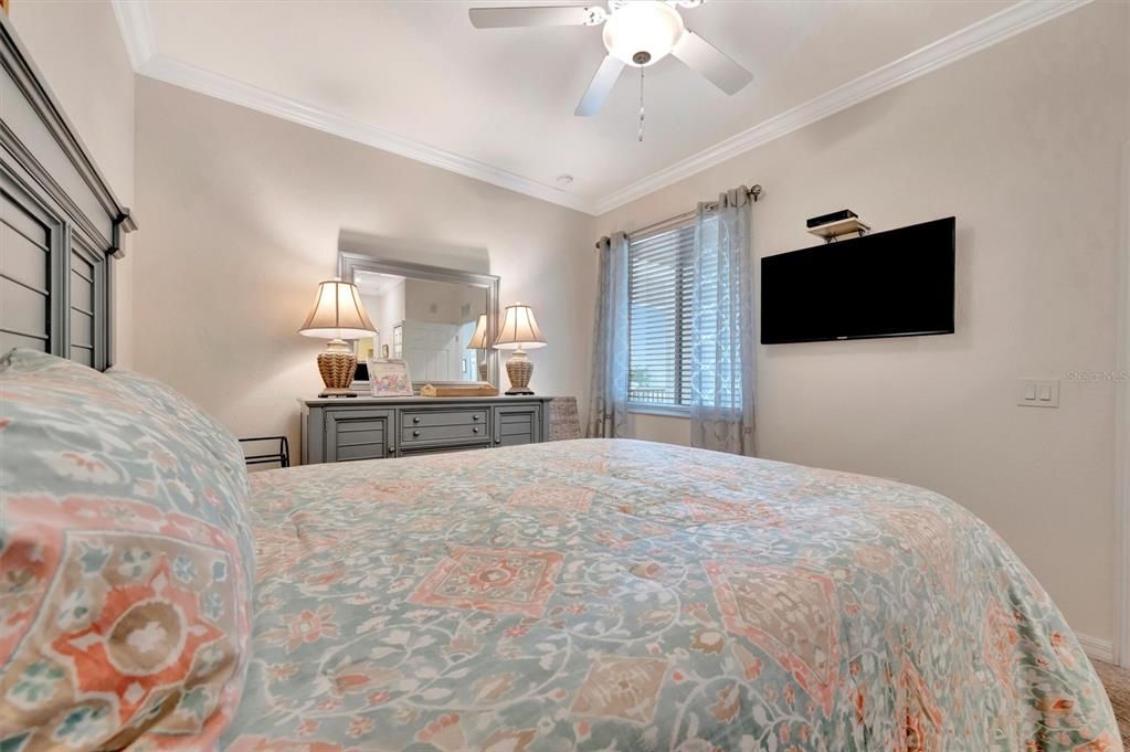 For Sale: $399,999 (2 beds, 2 baths, 1232 Square Feet)