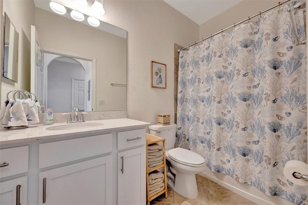 For Sale: $399,999 (2 beds, 2 baths, 1232 Square Feet)