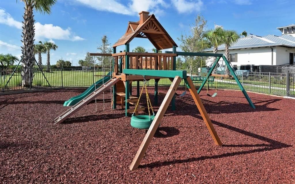 For Sale: $399,999 (2 beds, 2 baths, 1232 Square Feet)