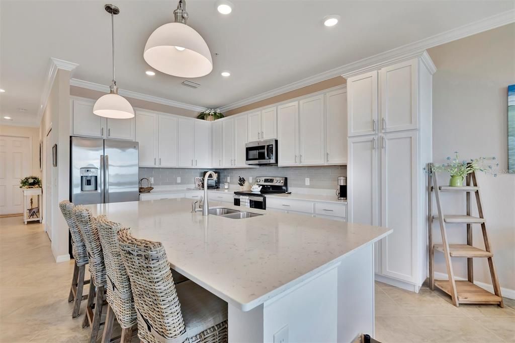 For Sale: $399,999 (2 beds, 2 baths, 1232 Square Feet)