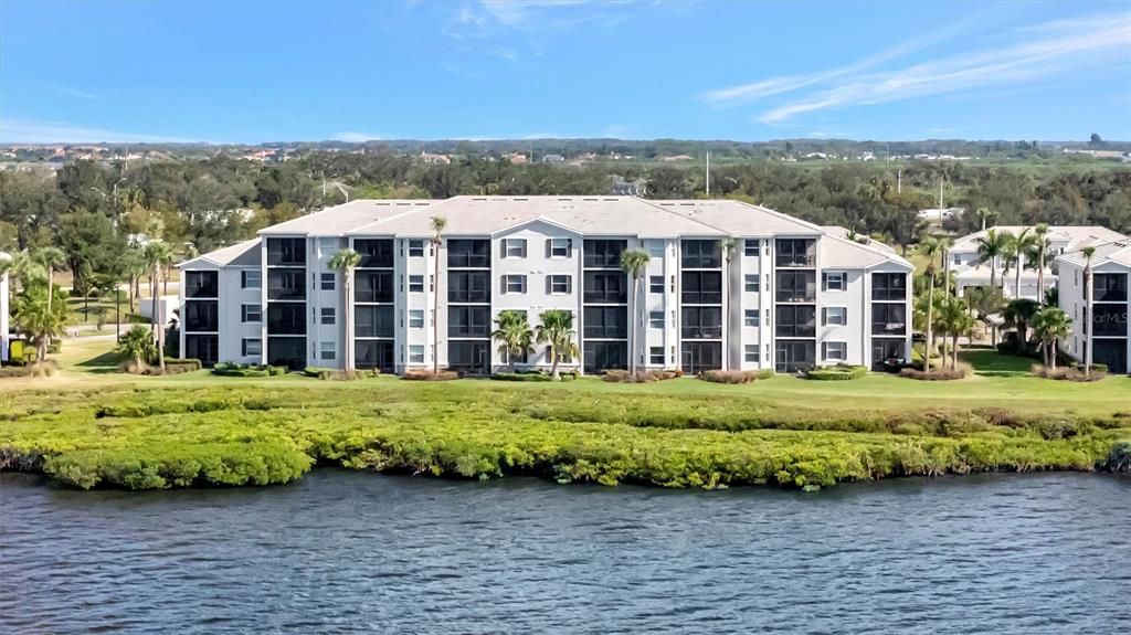 For Sale: $399,999 (2 beds, 2 baths, 1232 Square Feet)