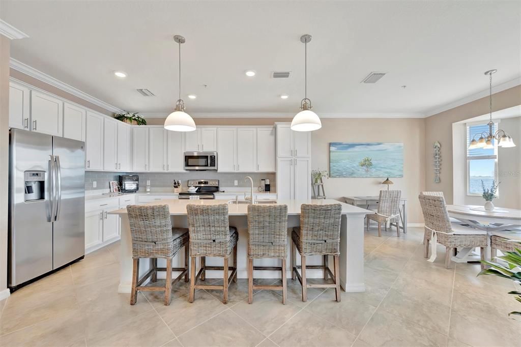 For Sale: $399,999 (2 beds, 2 baths, 1232 Square Feet)