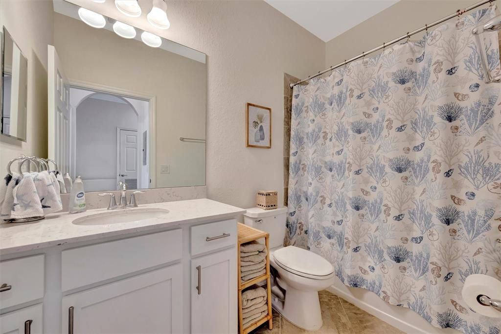 For Sale: $399,999 (2 beds, 2 baths, 1232 Square Feet)