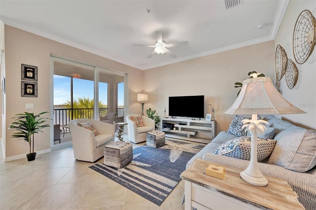 For Sale: $399,999 (2 beds, 2 baths, 1232 Square Feet)