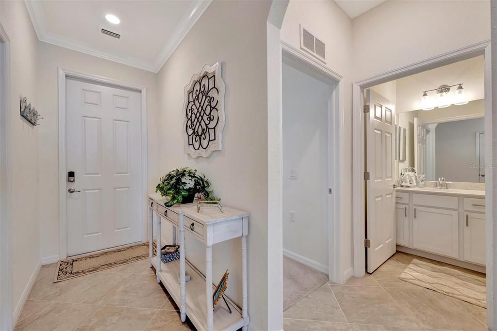 For Sale: $399,999 (2 beds, 2 baths, 1232 Square Feet)