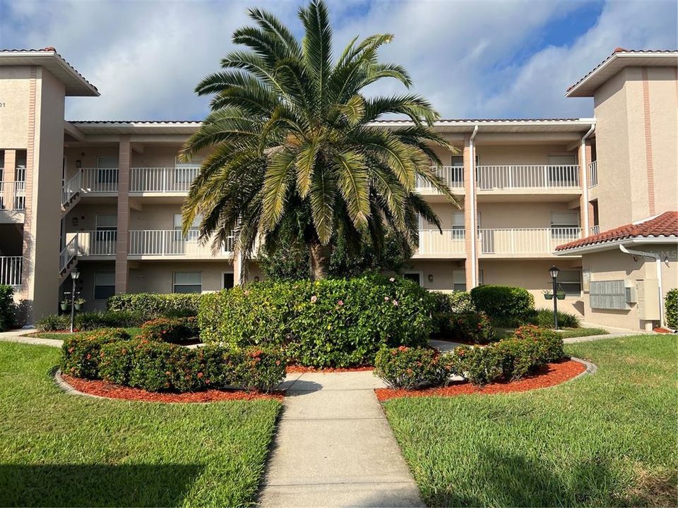 For Rent: $3,495 (2 beds, 2 baths, 1042 Square Feet)