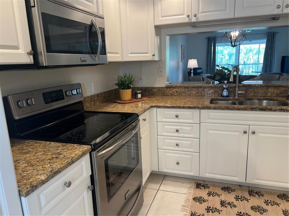 For Rent: $3,495 (2 beds, 2 baths, 1042 Square Feet)