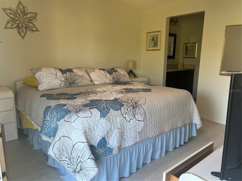 For Rent: $3,495 (2 beds, 2 baths, 1042 Square Feet)