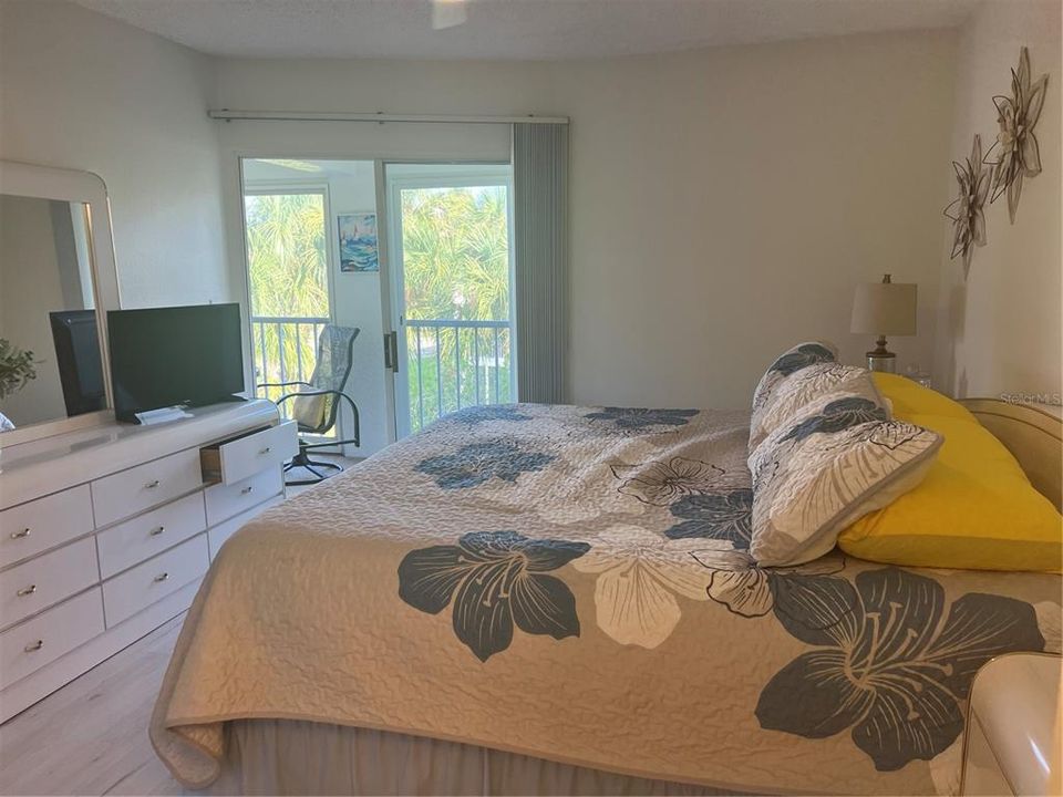 For Rent: $3,495 (2 beds, 2 baths, 1042 Square Feet)