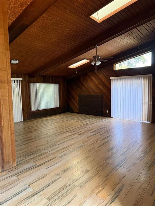 Active With Contract: $2,695 (3 beds, 2 baths, 1562 Square Feet)