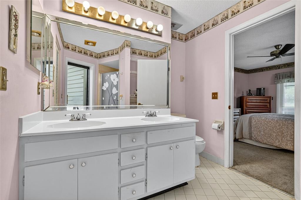 На продажу: $195,000 (2 спален, 2 ванн, 1189 Квадратных фут)