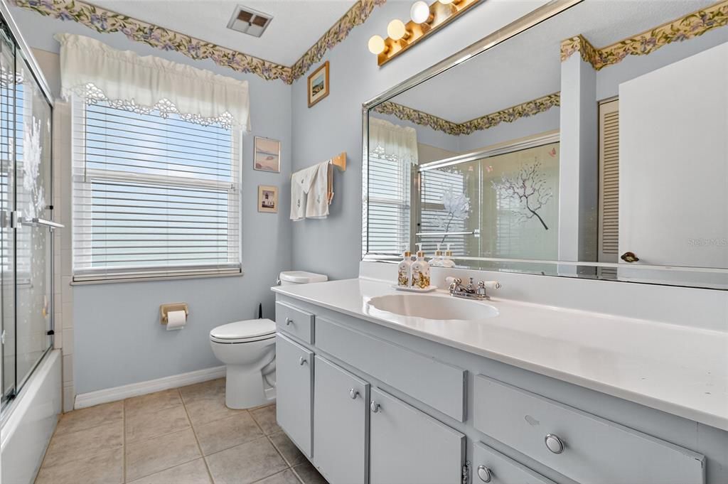 На продажу: $195,000 (2 спален, 2 ванн, 1189 Квадратных фут)