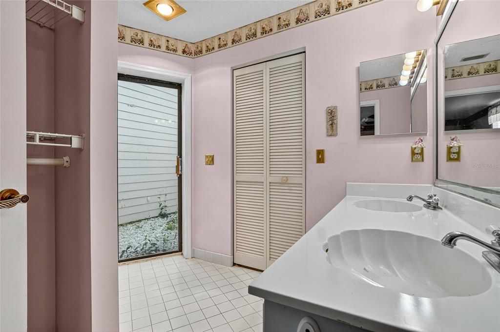 На продажу: $195,000 (2 спален, 2 ванн, 1189 Квадратных фут)