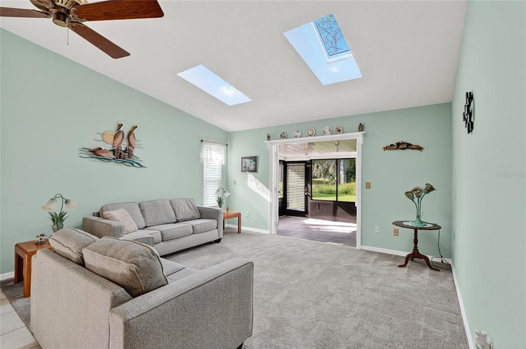 На продажу: $195,000 (2 спален, 2 ванн, 1189 Квадратных фут)