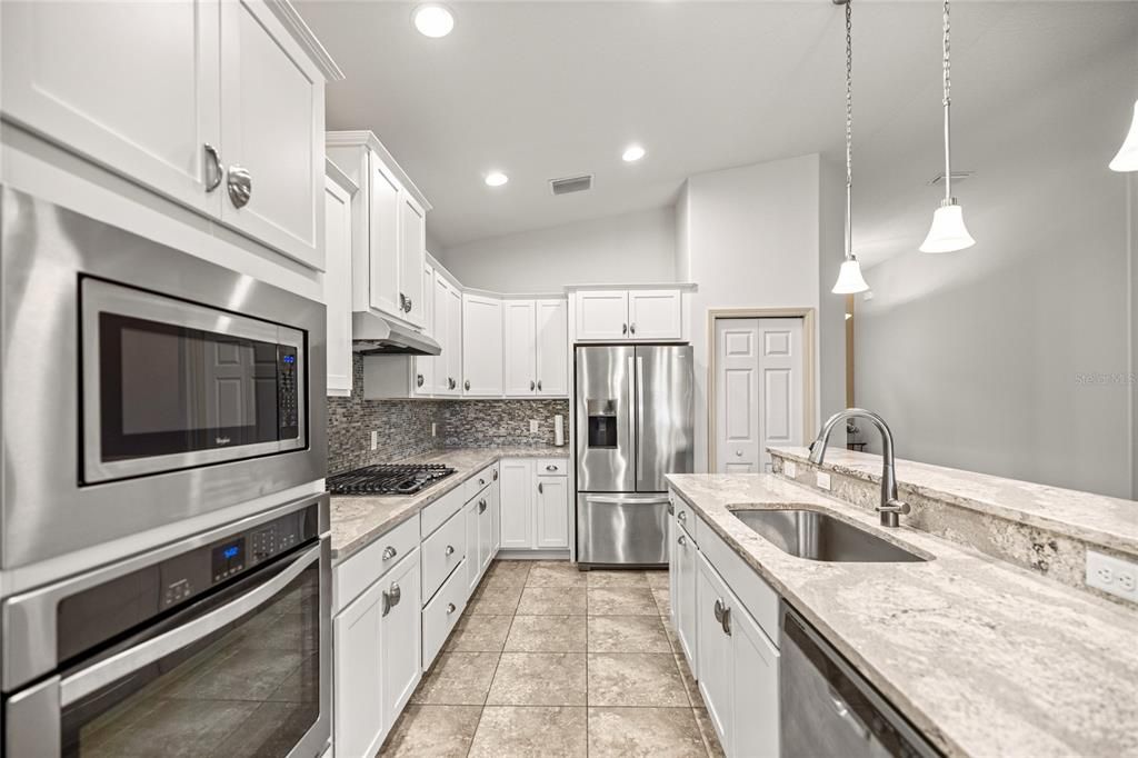 待售: $295,000 (2 贝兹, 2 浴室, 1654 平方英尺)