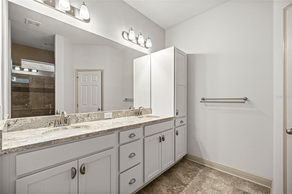 待售: $295,000 (2 贝兹, 2 浴室, 1654 平方英尺)