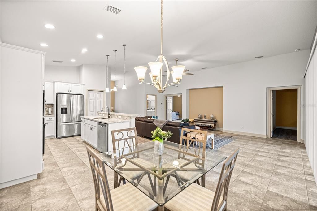 待售: $295,000 (2 贝兹, 2 浴室, 1654 平方英尺)