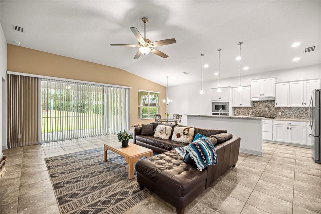 待售: $295,000 (2 贝兹, 2 浴室, 1654 平方英尺)