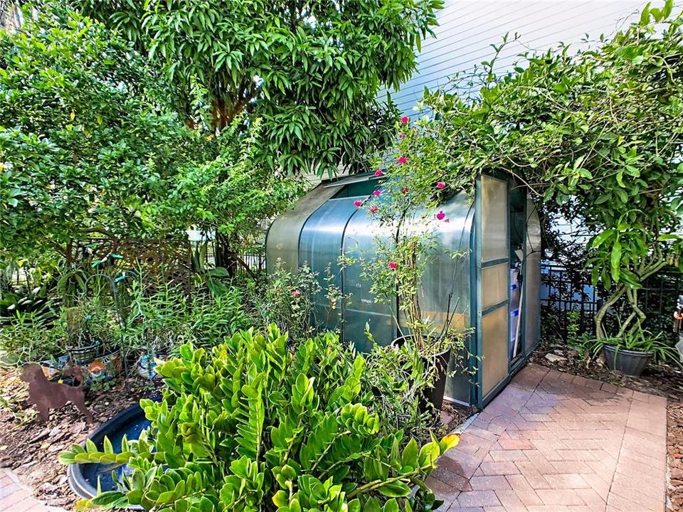 For Sale: $1,216,000 (6 beds, 3 baths, 2915 Square Feet)