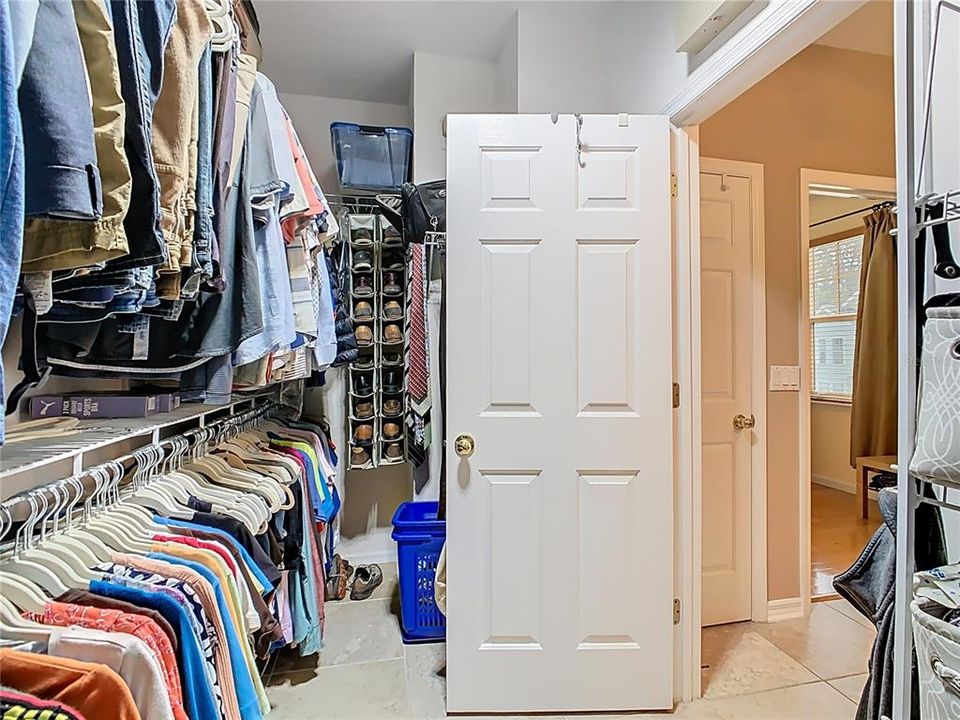 For Sale: $1,216,000 (6 beds, 3 baths, 2915 Square Feet)