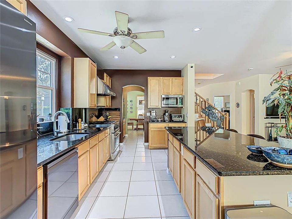 For Sale: $1,216,000 (6 beds, 3 baths, 2915 Square Feet)