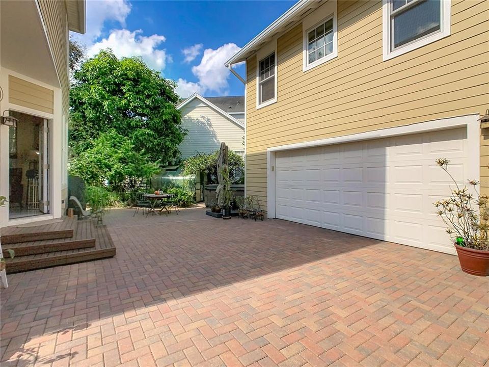 For Sale: $1,216,000 (6 beds, 3 baths, 2915 Square Feet)