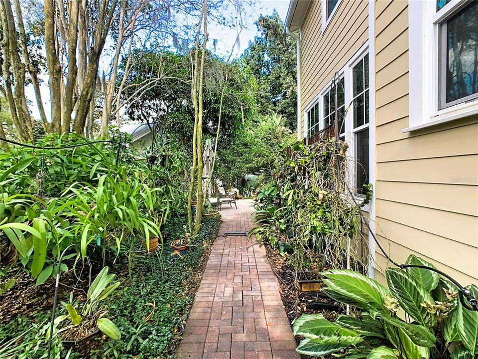 For Sale: $1,216,000 (6 beds, 3 baths, 2915 Square Feet)