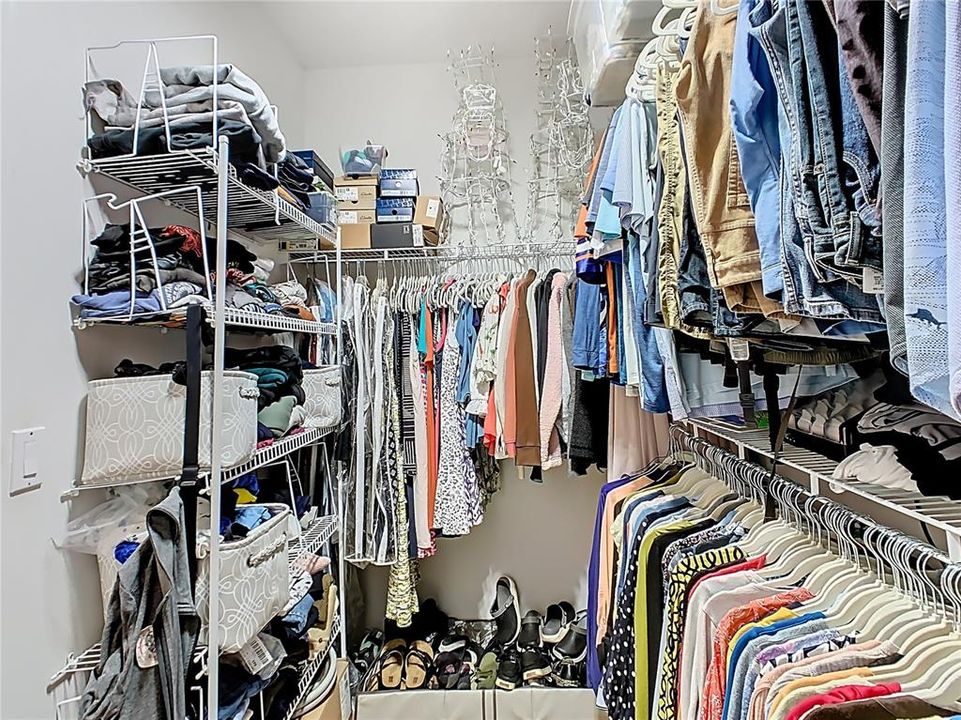 For Sale: $1,216,000 (6 beds, 3 baths, 2915 Square Feet)