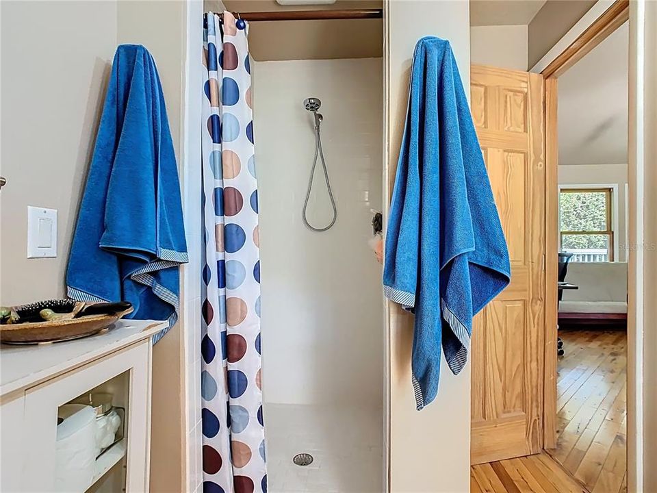 For Sale: $1,216,000 (6 beds, 3 baths, 2915 Square Feet)