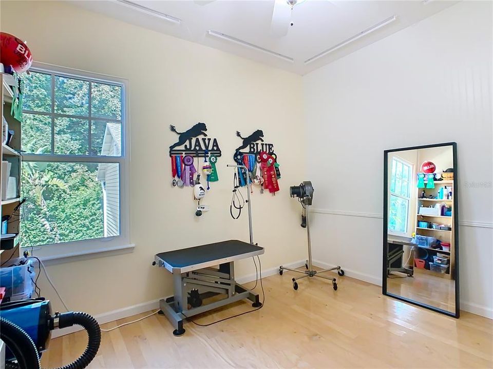 For Sale: $1,216,000 (6 beds, 3 baths, 2915 Square Feet)