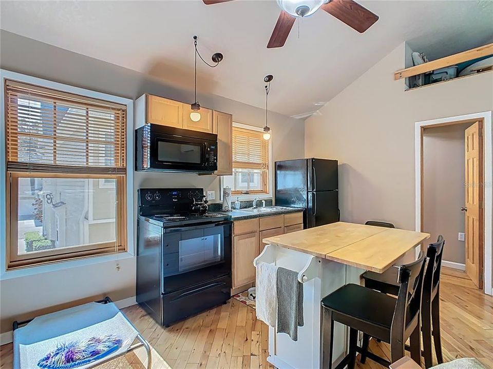 For Sale: $1,216,000 (6 beds, 3 baths, 2915 Square Feet)