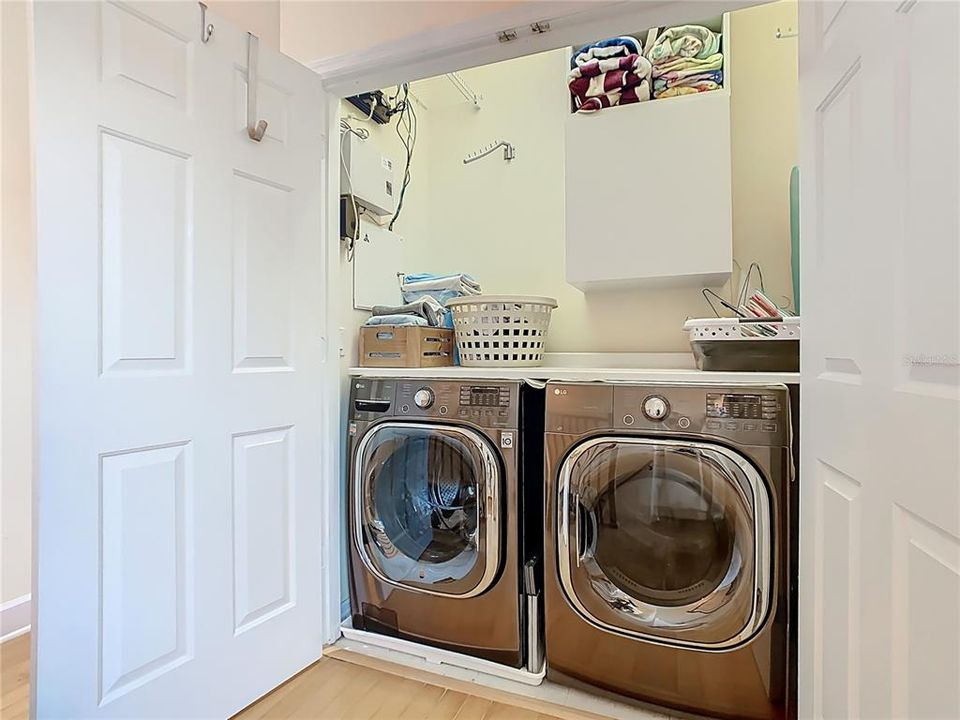 For Sale: $1,216,000 (6 beds, 3 baths, 2915 Square Feet)