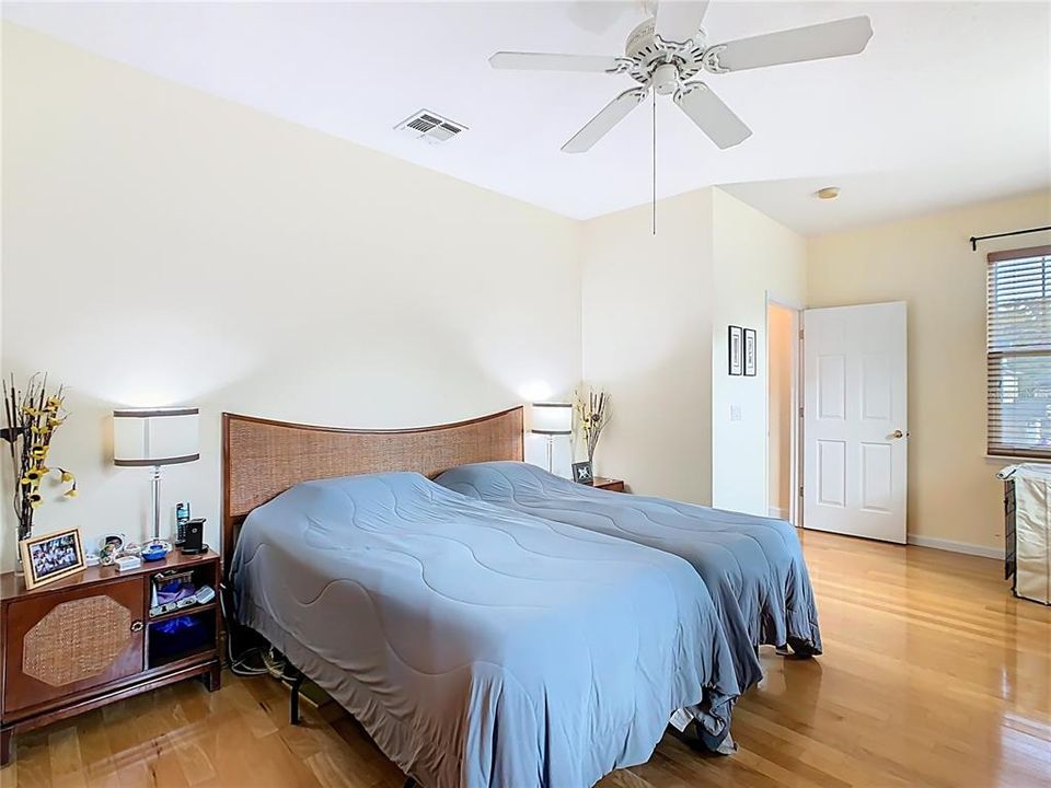 For Sale: $1,216,000 (6 beds, 3 baths, 2915 Square Feet)