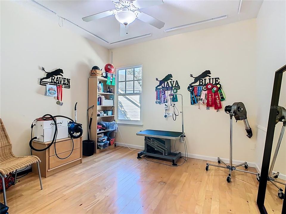 For Sale: $1,216,000 (6 beds, 3 baths, 2915 Square Feet)