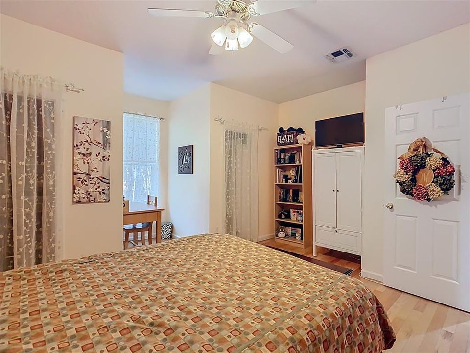 For Sale: $1,216,000 (6 beds, 3 baths, 2915 Square Feet)