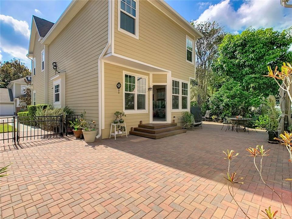 For Sale: $1,216,000 (6 beds, 3 baths, 2915 Square Feet)