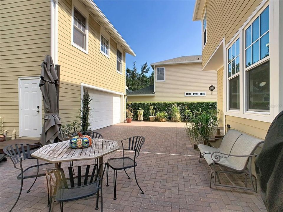 For Sale: $1,216,000 (6 beds, 3 baths, 2915 Square Feet)