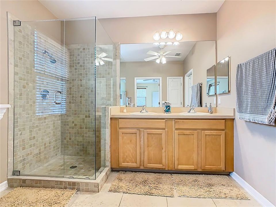 For Sale: $1,216,000 (6 beds, 3 baths, 2915 Square Feet)