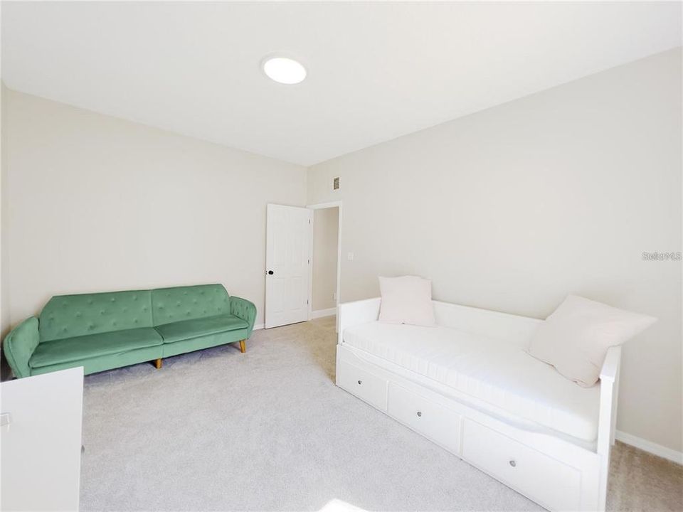 出租: $3,800 (4 贝兹, 3 浴室, 3969 平方英尺)